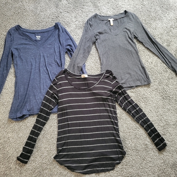 Long Sleeve Tops - Blue, Gray, and Black Bundle Size Small - Picture 6 of 6